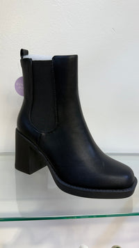 Urban Chic Black  Boots