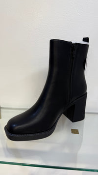 Urban Chic Black  Boots