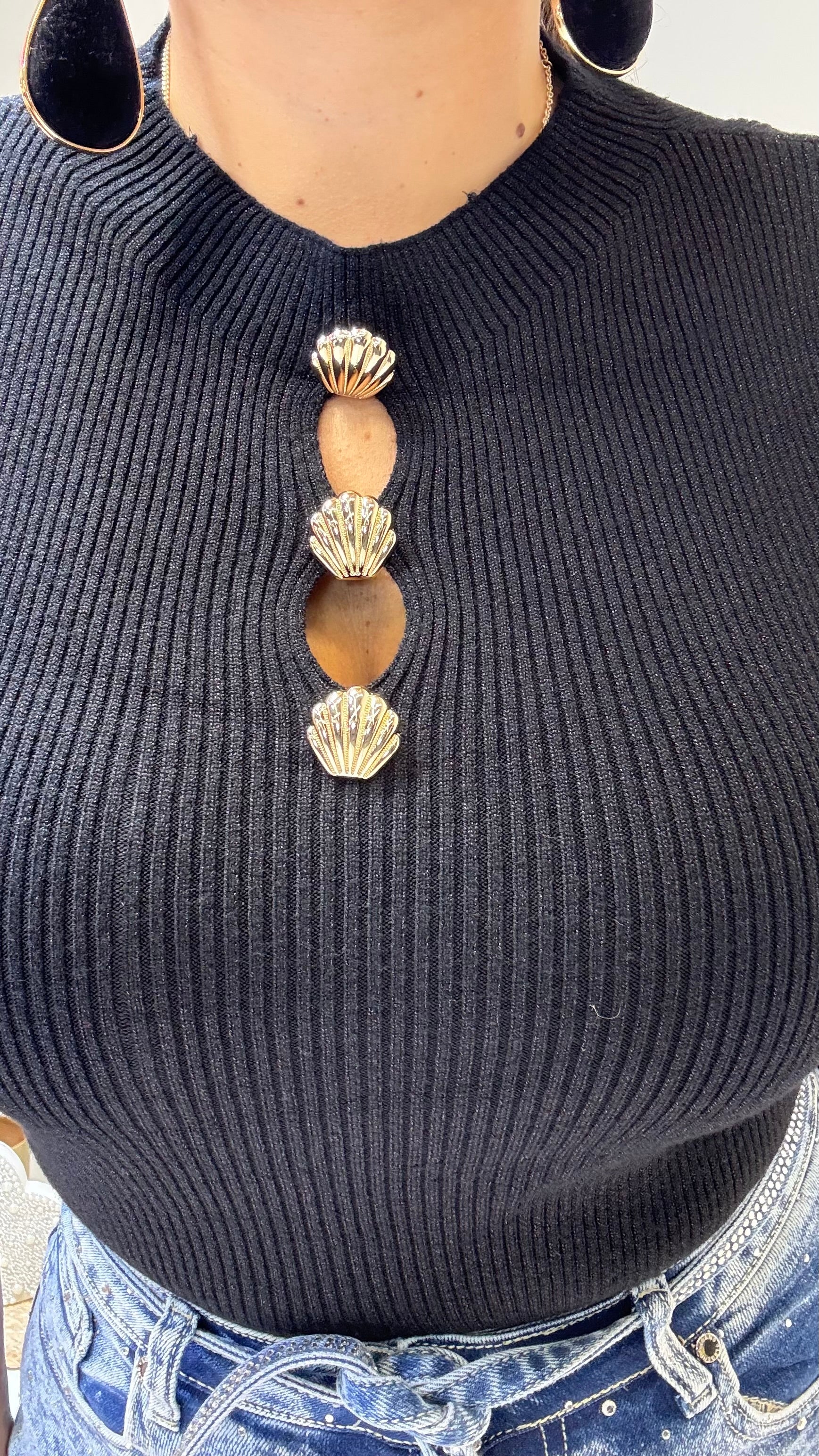 Shell Black Elegance Top