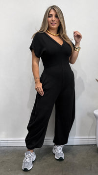 Midnight Elegance Jumpsuit

Descripción: