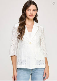 KEYHOLE PATTERN BLAZER